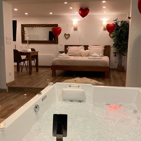 Love Room Unique - Sauna / Jacuzzi Charleville-Mézières Kültér fotó