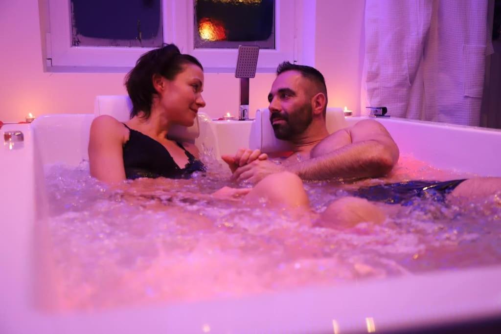 Love Room Unique - Sauna / Jacuzzi Charleville-Mézières Kültér fotó