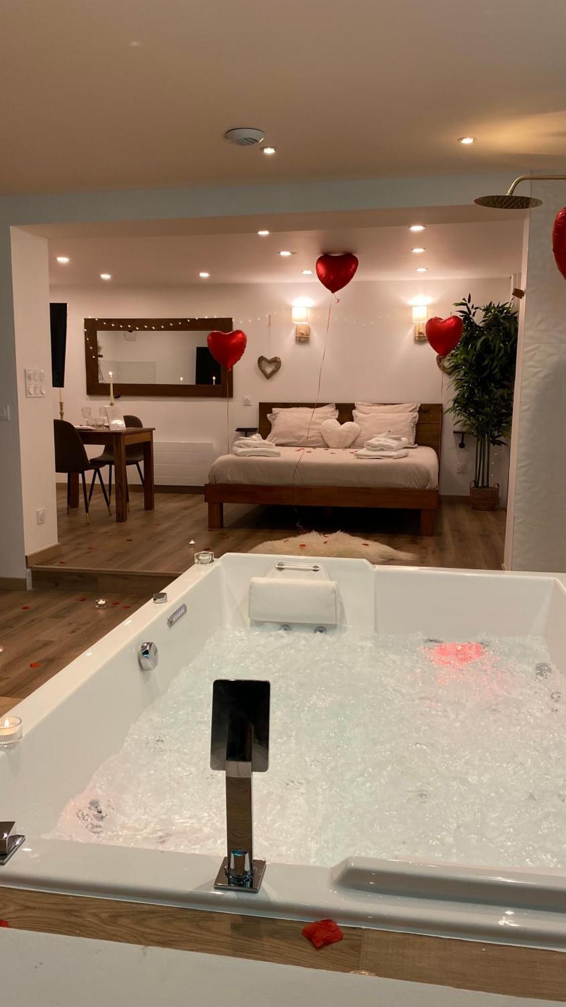 Love Room Unique - Sauna / Jacuzzi Charleville-Mézières Kültér fotó