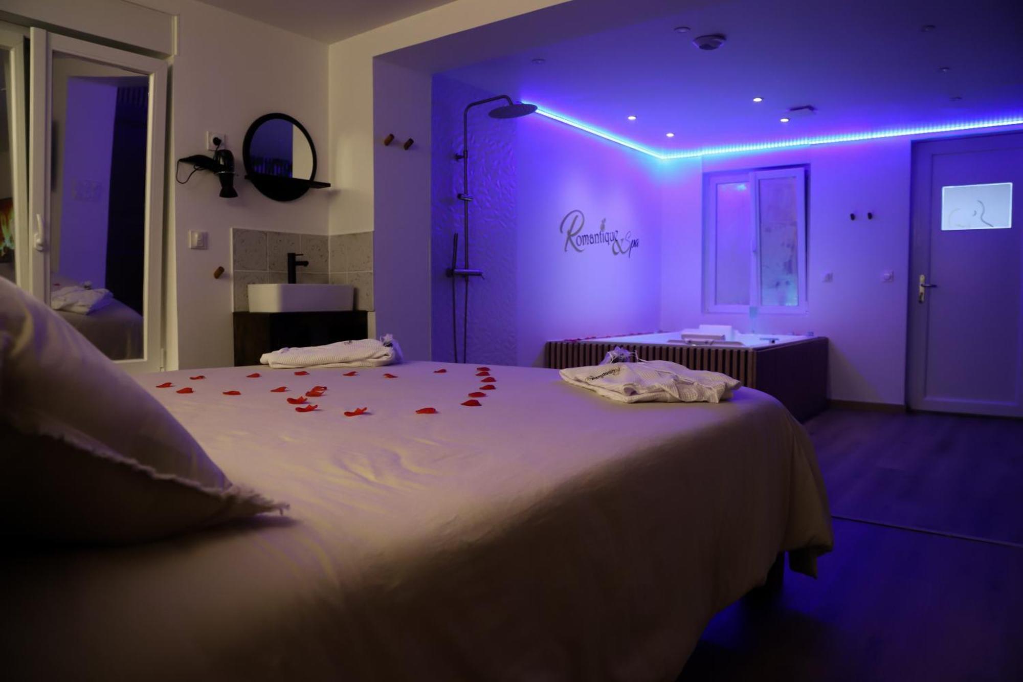 Love Room Unique - Sauna / Jacuzzi Charleville-Mézières Kültér fotó